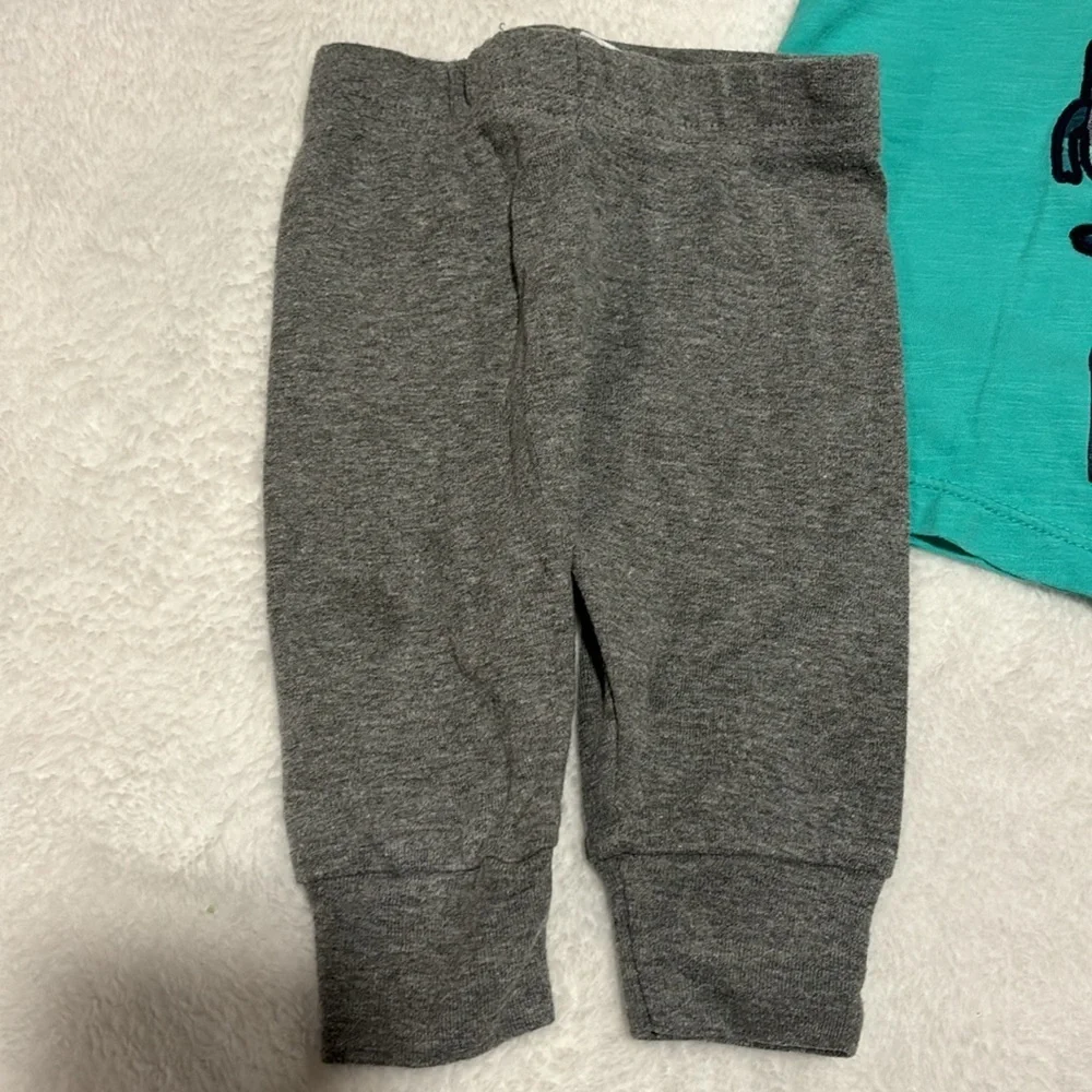 Carter’s baby 3 month outfit- short sleeve shirt and cute jogger gray sweatpants